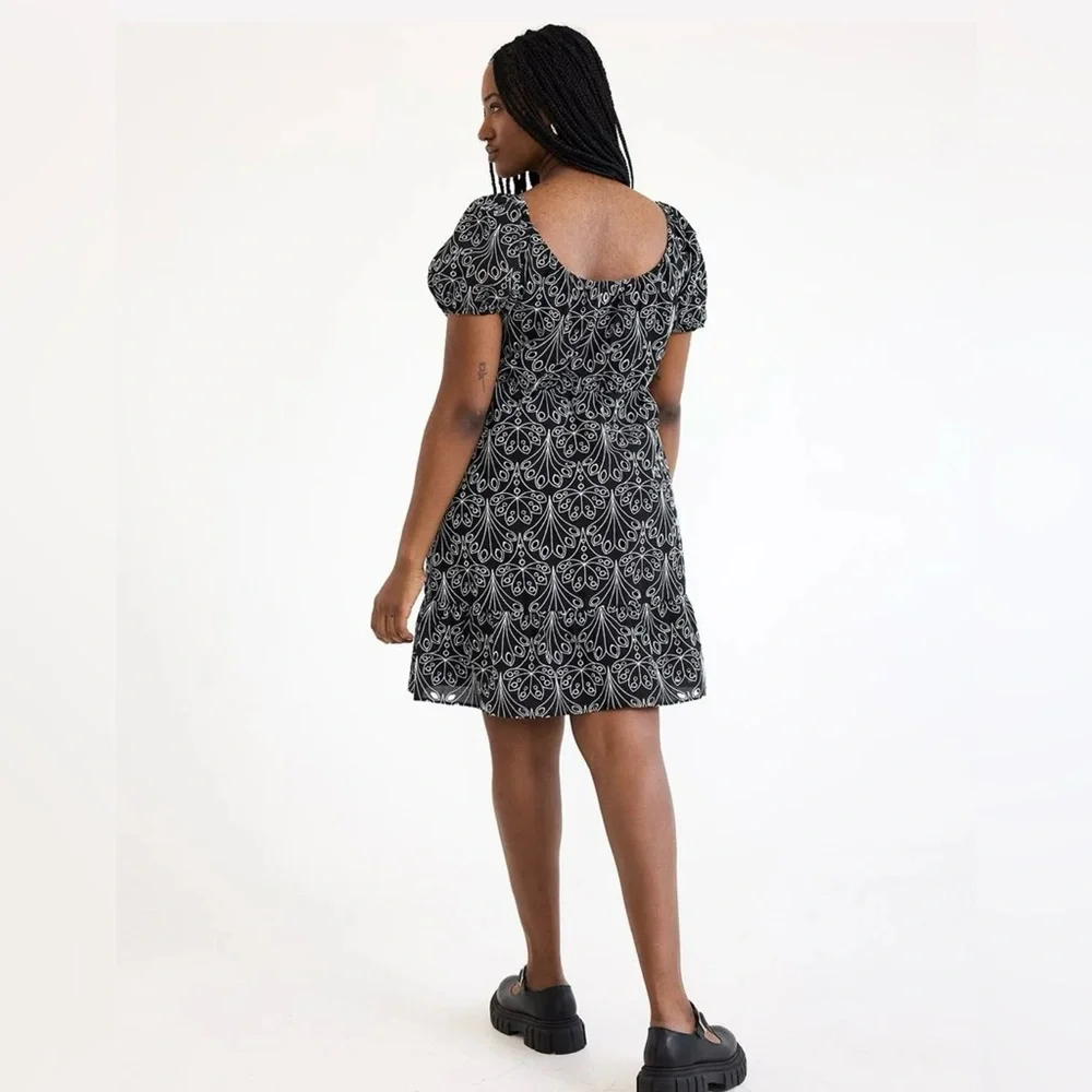 NWT Short-Flutter-Sleeve Eyelet Dress - Picture 4 of 5